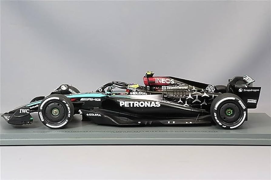 Amazon | スパーク 1/18 メルセデス AMG ペトロナス F1チーム W15 E